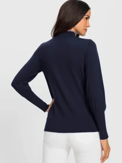 Pull à col montant avec broderie et lavallière