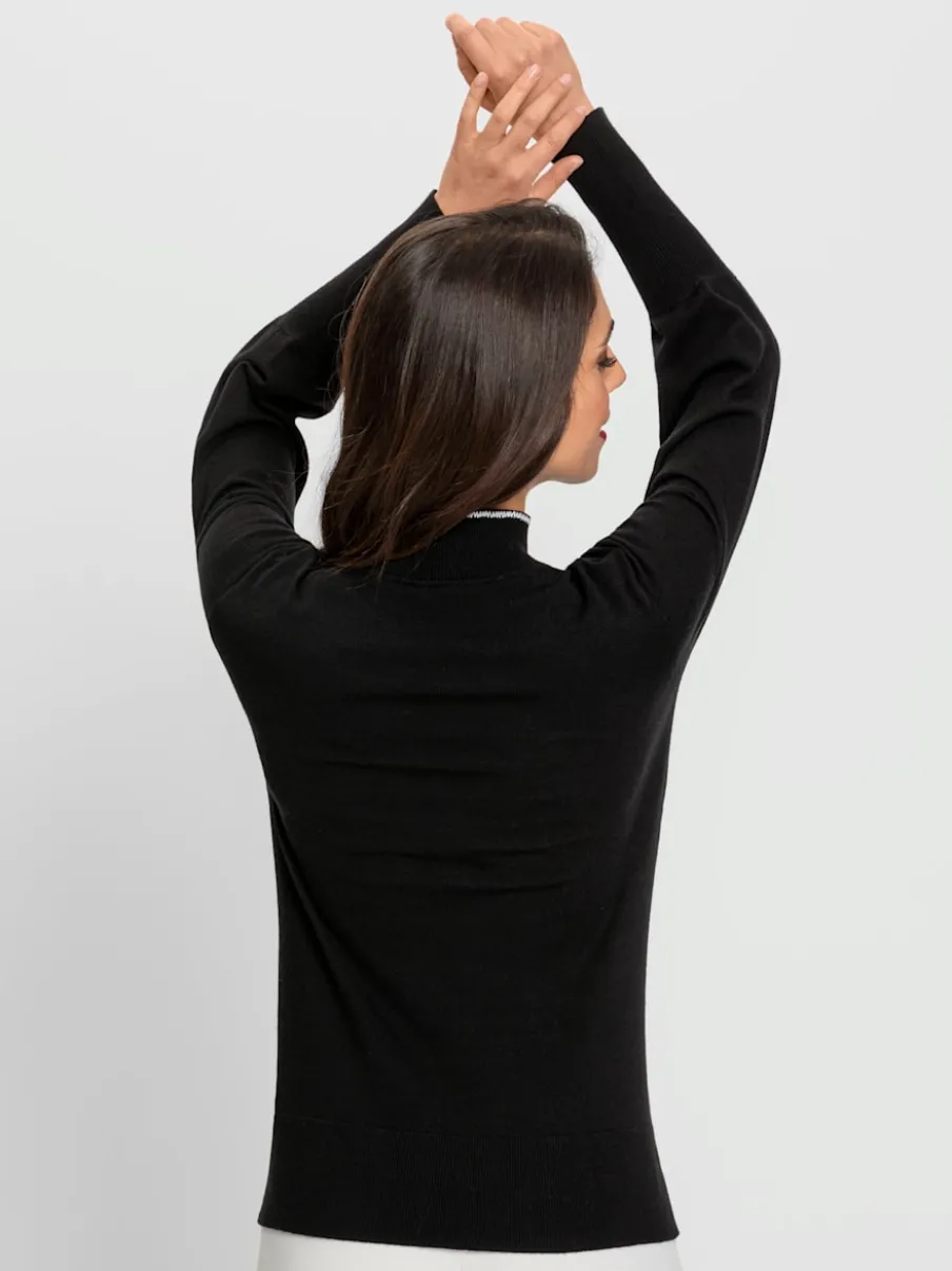 Pull à col montant avec broderie et lavallière