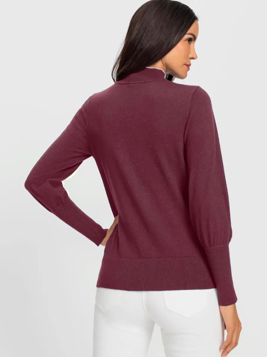 Pull à col montant avec broderie et lavallière