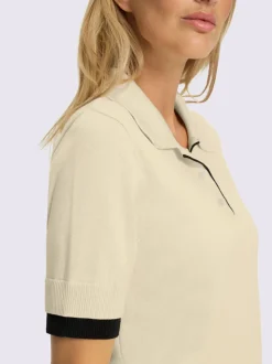 Pull à col polo avec empiècements contrastés et manches courtes