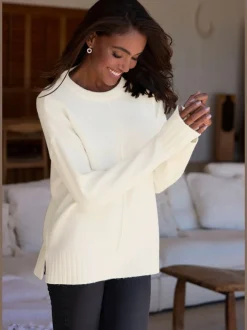 Pull col rond avec manches longues et coutures décoratives