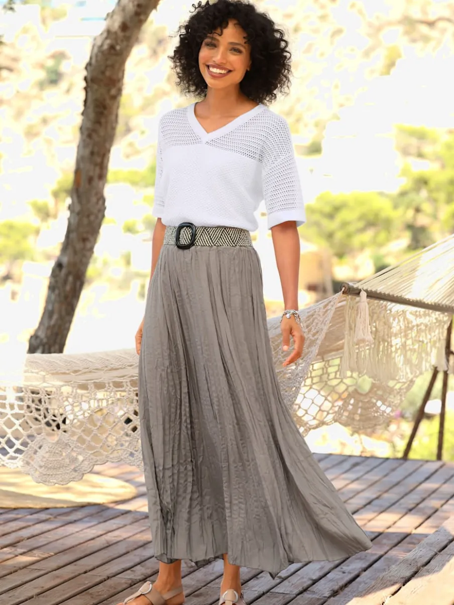 Pull en coton léger col en V avec ajourés.