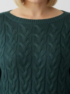 Pull en maille torsadée avec encolure en U côtelée