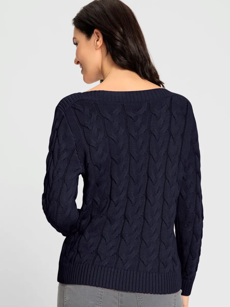 Pull en maille torsadée avec encolure en U côtelée
