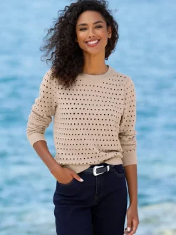 Pull en tricot ajouré avec encolure ronde et manches longues