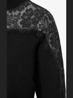 Pull en tricot avec empiècements en dentelle et col rond