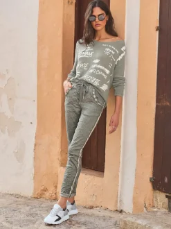 Pull en tricot avec encolure en V et inscriptions