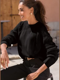 Pull en tricot avec encolure ronde et manches longues