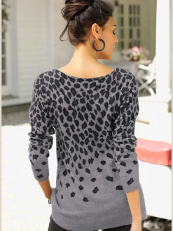 Pull en tricot à col large en U avec motif léopard