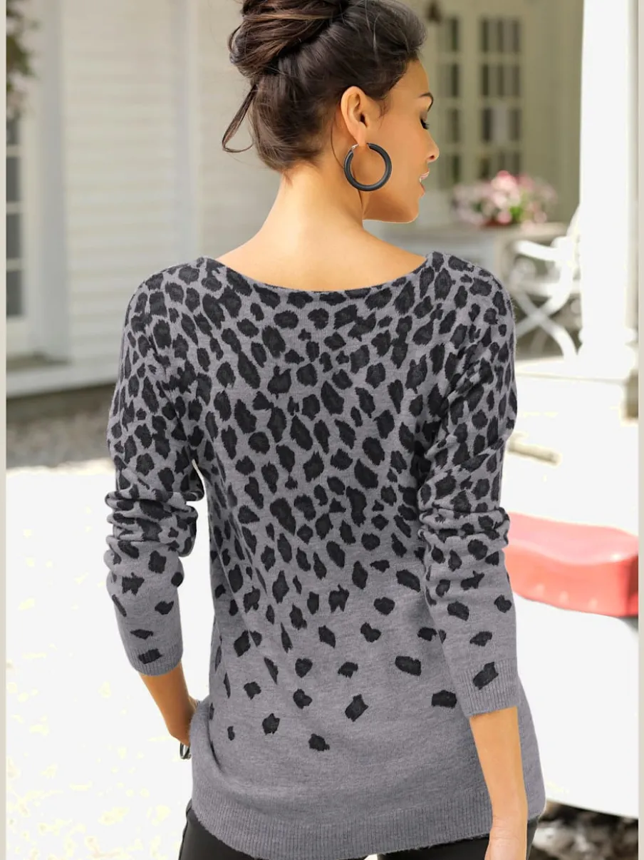 Pull en tricot à col large en U avec motif léopard