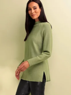 Pull en tricot col montant avec fentes latérales sophistiquées