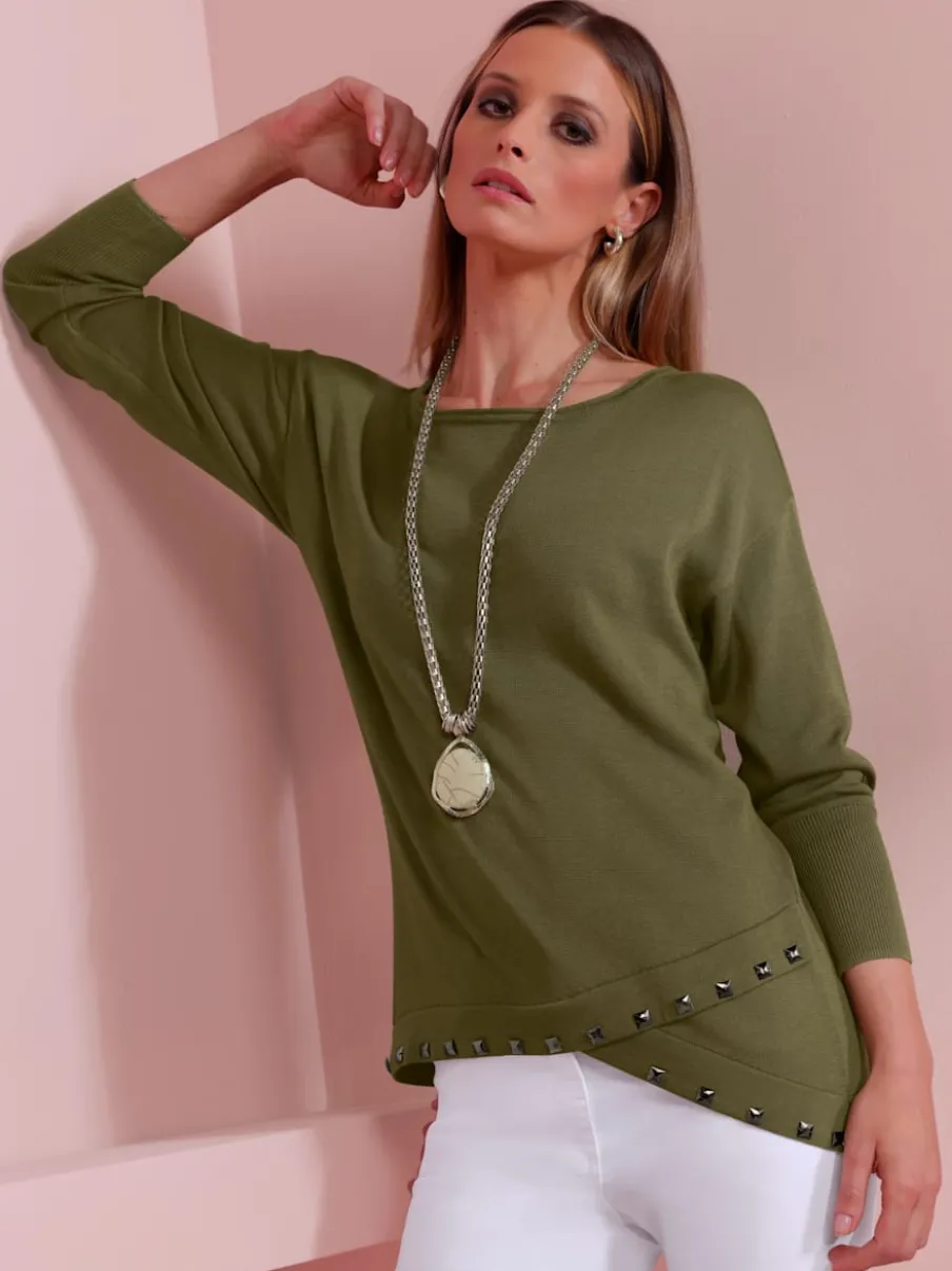 Pull en tricot à col rond asymétrique et rivets décoratifs