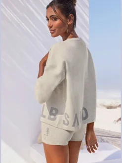Pull en tricot doux avec encolure ronde et manches longues