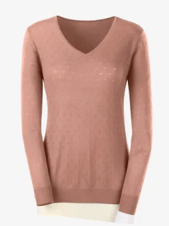 Pull en tricot doux col en V motif ajouré.