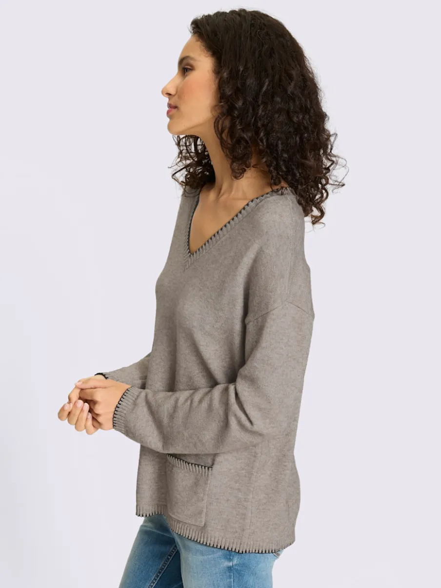 Pull en tricot doux à encolure en V et poches