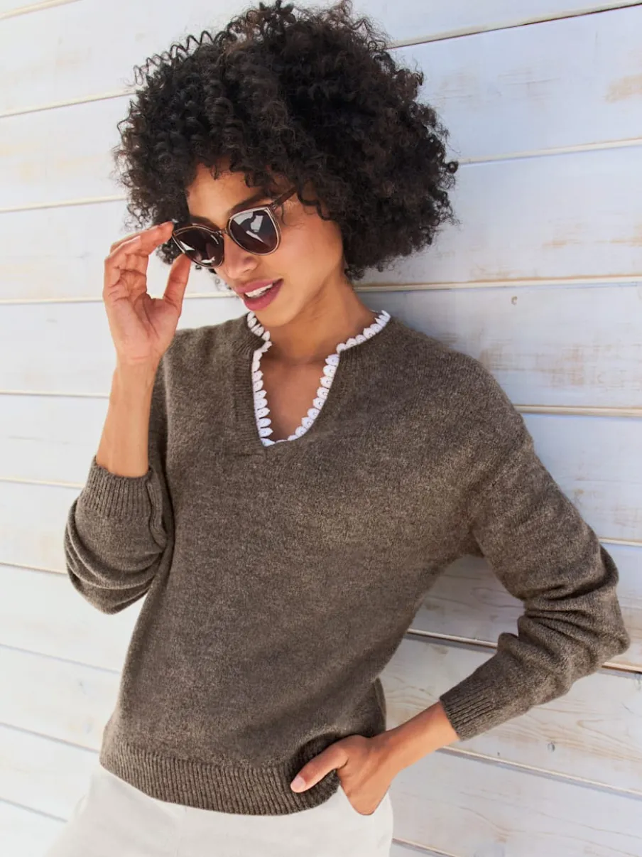 Pull en tricot fin avec empiècement dentelle délicat