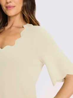 Pull en tricot fin avec encolure carrée et manches chauve-souris