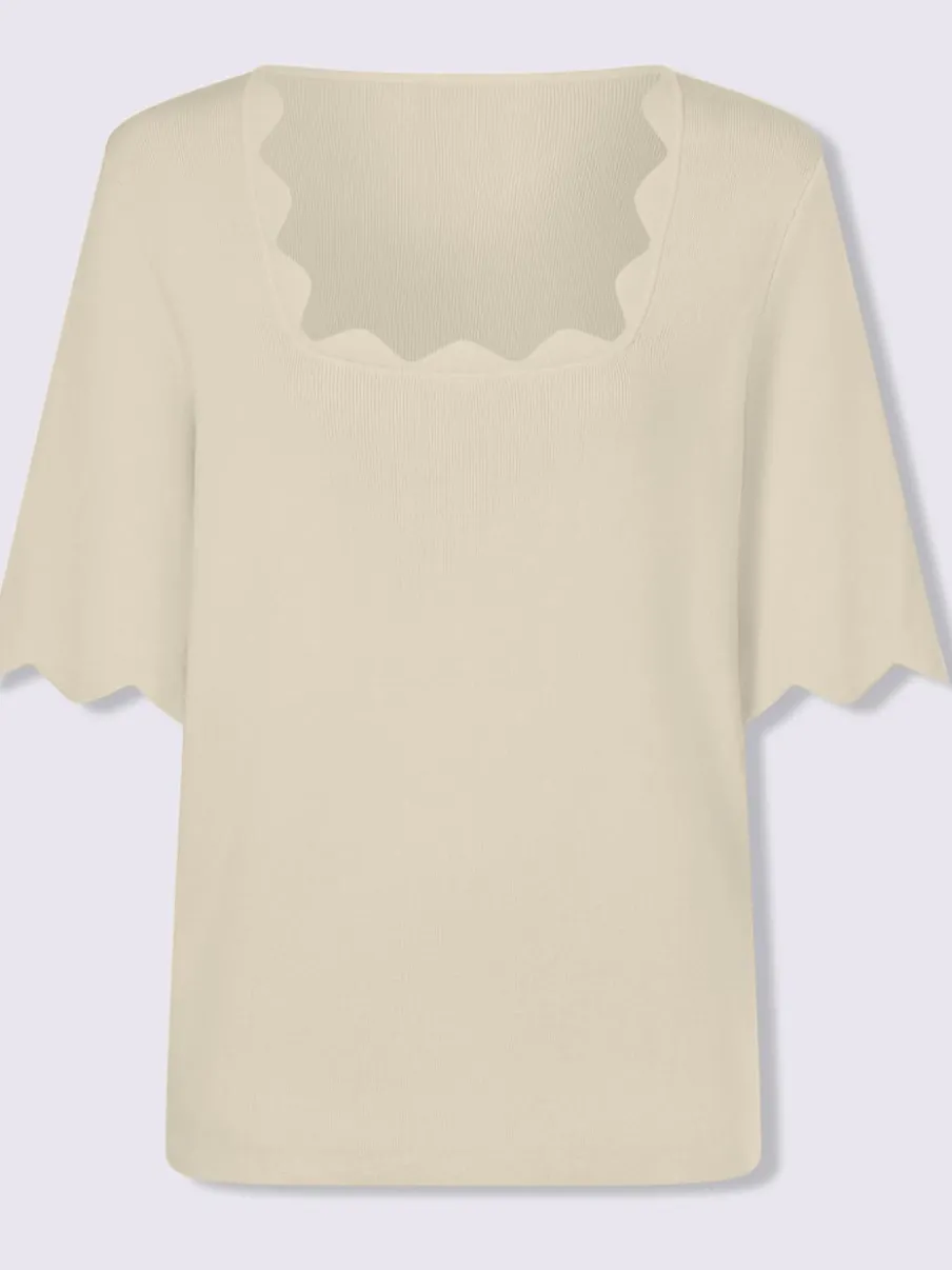 Pull en tricot fin avec encolure carrée et manches chauve-souris