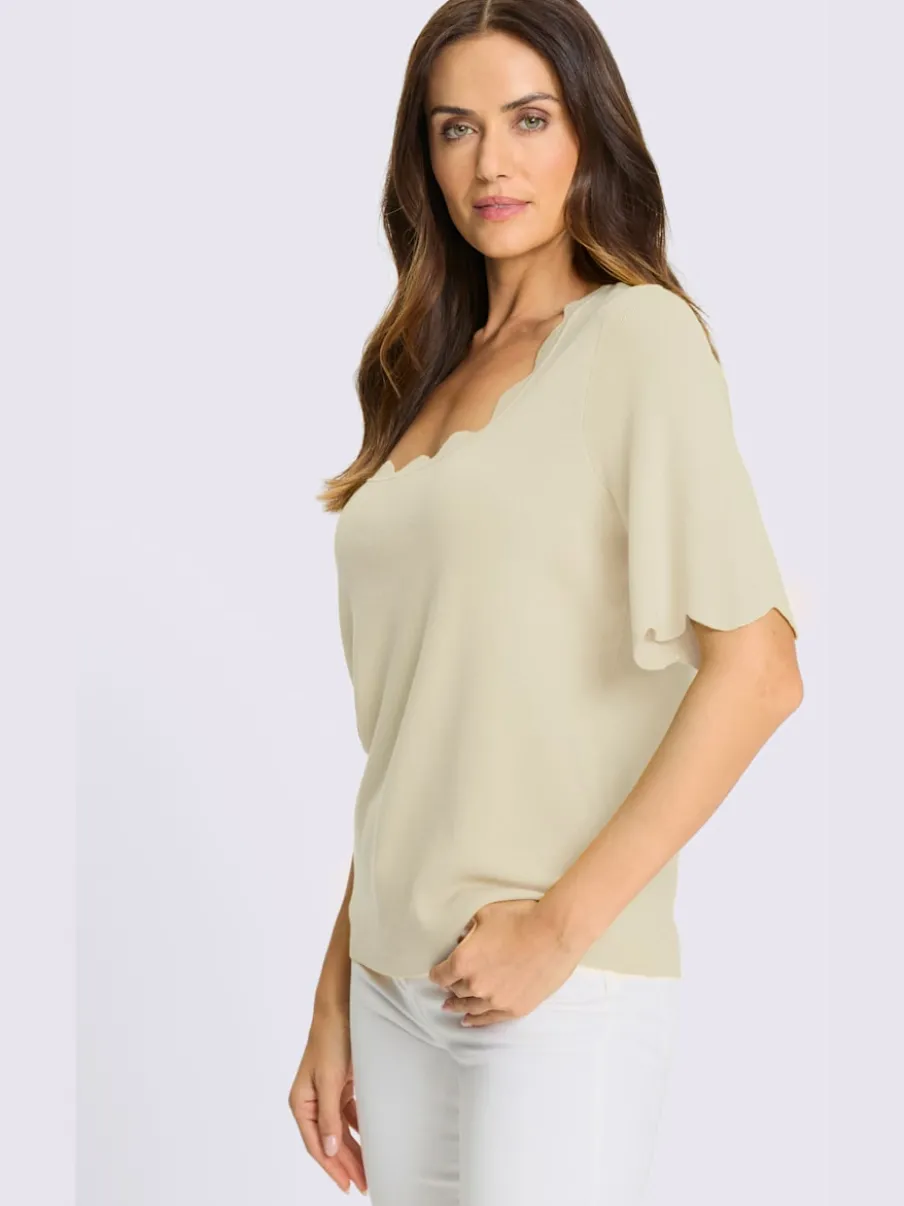 Pull en tricot fin avec encolure carrée et manches chauve-souris
