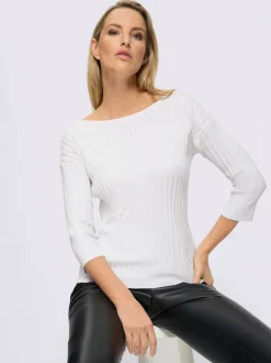 Pull en tricot fin avec encolure féminine et manches 3/4