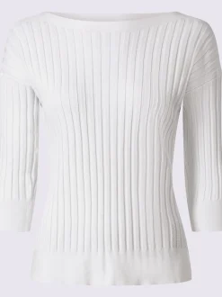 Pull en tricot fin avec encolure féminine et manches 3/4