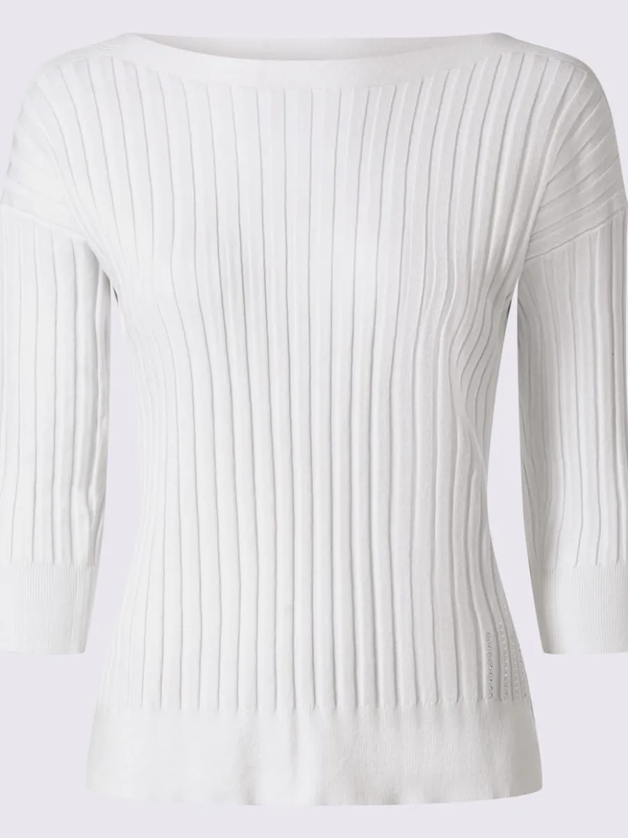 Pull en tricot fin avec encolure féminine et manches 3/4
