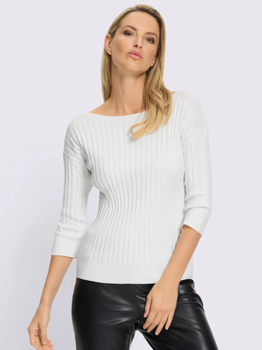 Pull en tricot fin avec encolure féminine et manches 3/4