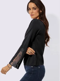 Pull en tricot fin avec encolure V et manches évasées ornées de dentelle