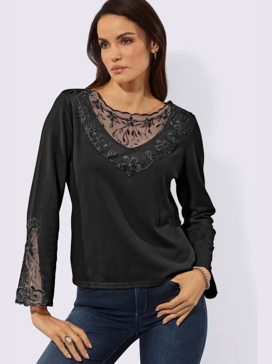 Pull en tricot fin avec encolure V et manches évasées ornées de dentelle