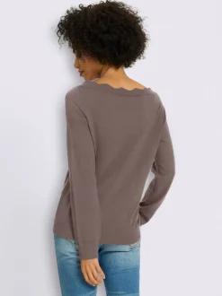Pull en tricot fin encolure en u féminine