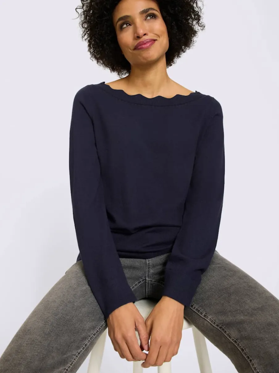 Pull en tricot fin encolure en u féminine