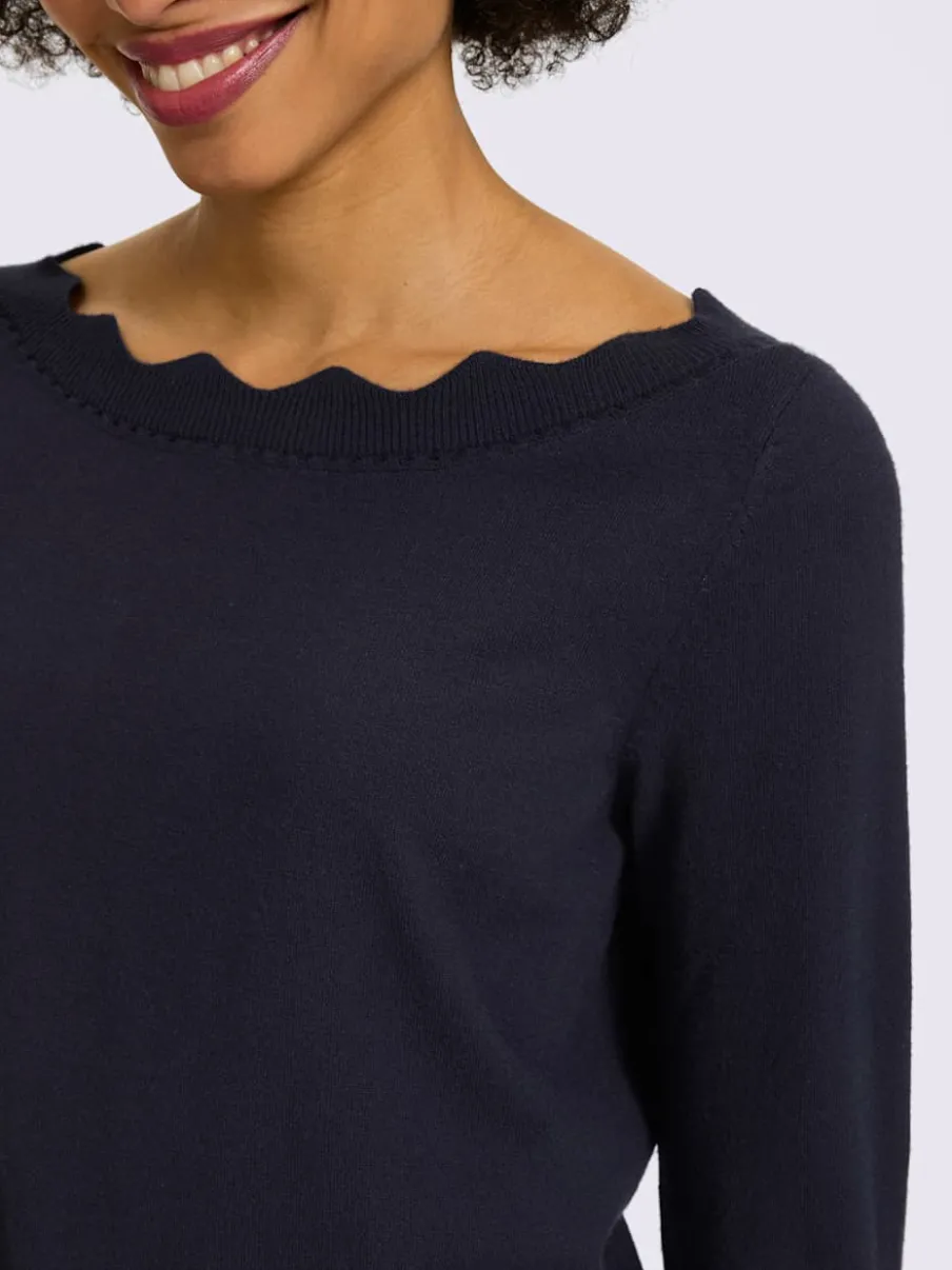 Pull en tricot fin encolure en u féminine