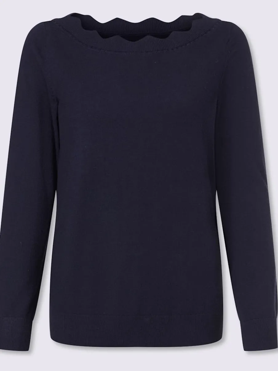 Pull en tricot fin encolure en u féminine
