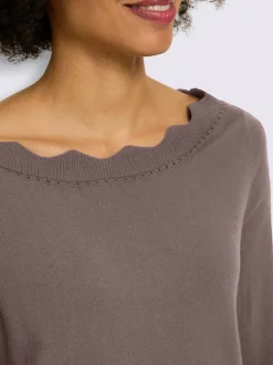 Pull en tricot fin encolure en u féminine