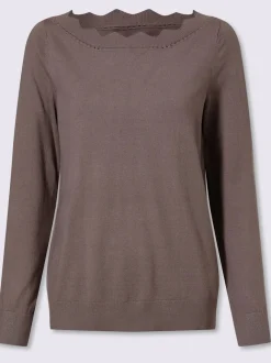 Pull en tricot fin encolure en u féminine