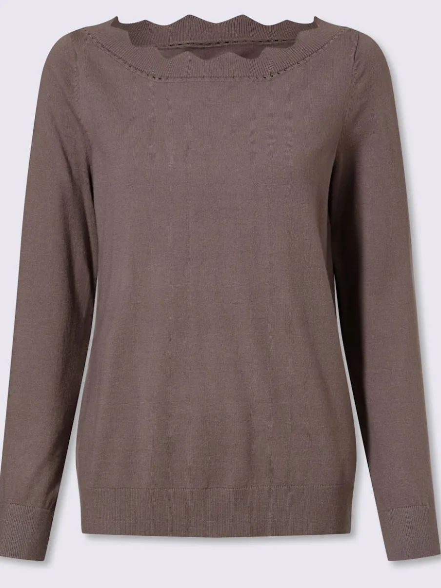 Pull en tricot fin encolure en u féminine