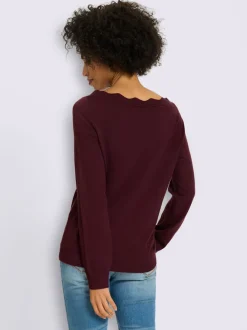 Pull en tricot fin encolure en u féminine