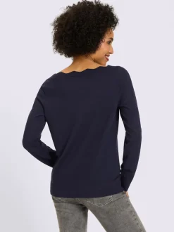 Pull en tricot fin encolure en u féminine