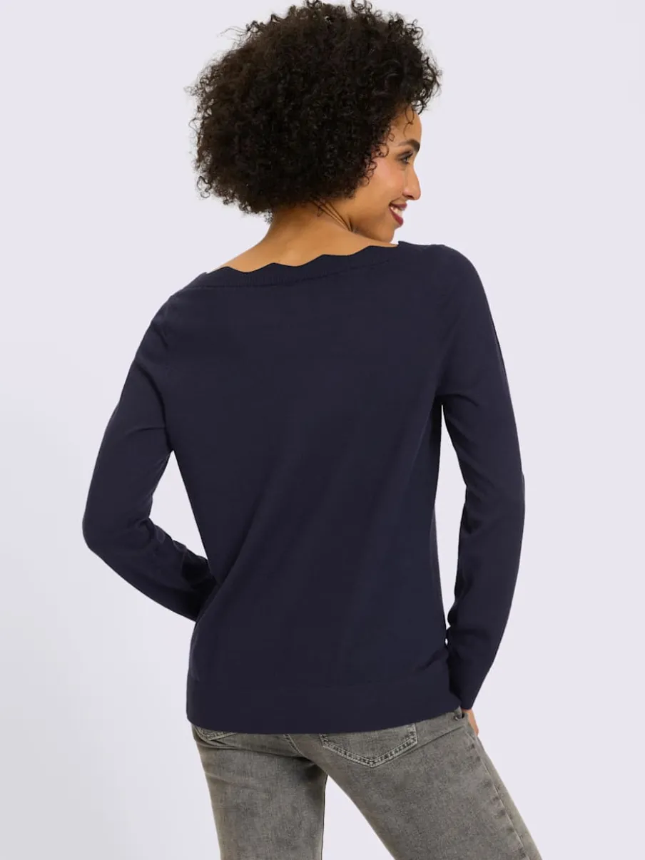 Pull en tricot fin encolure en u féminine