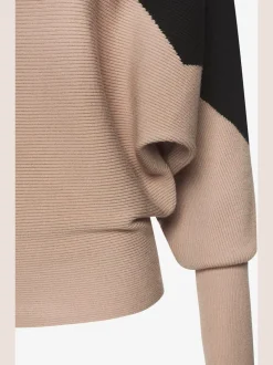 Pull en tricot à large encolure avec manches larges et ourlet droit
