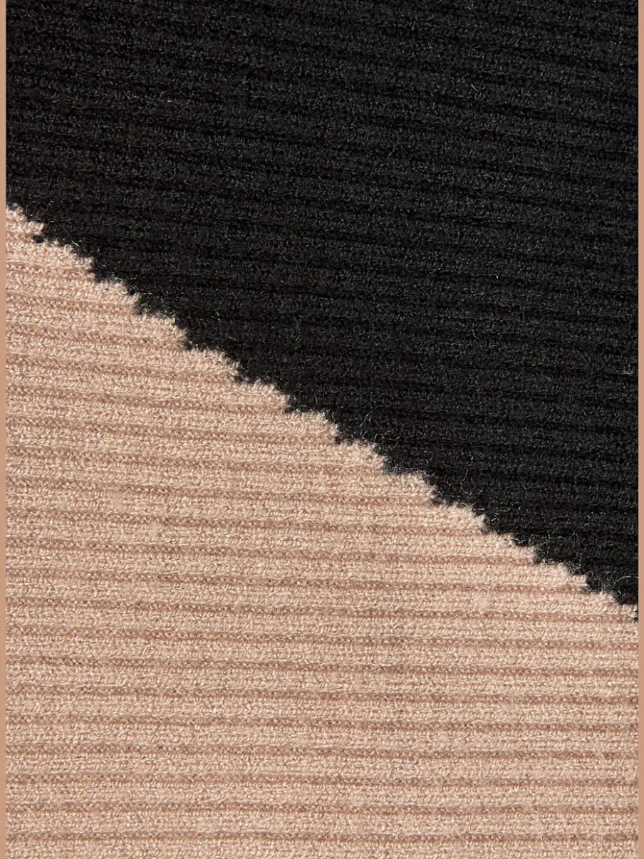 Pull en tricot à large encolure avec manches larges et ourlet droit