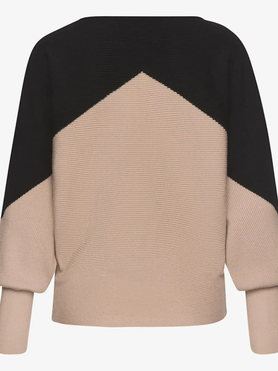 Pull en tricot à large encolure avec manches larges et ourlet droit