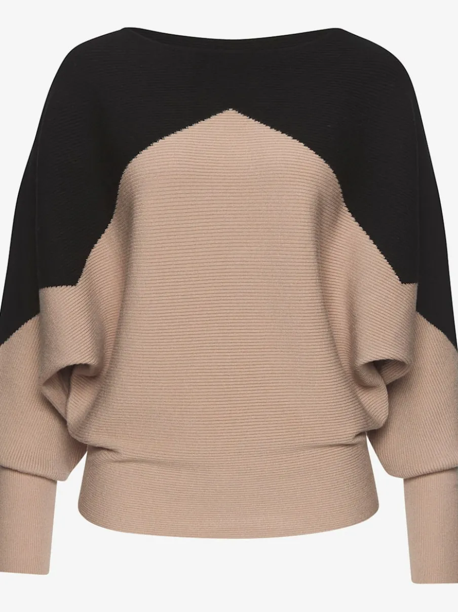 Pull en tricot à large encolure avec manches larges et ourlet droit