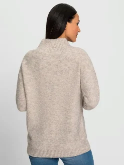Pull en tricot motif tricoté col montant finitions côtelées
