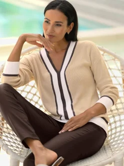 Pull en V en coton avec rayures contrastées et pierres brillantes