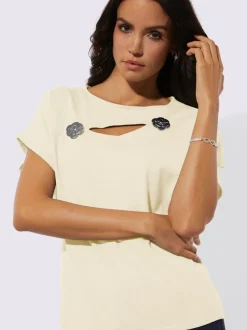 Pull à fleurs et découpes avec encolure en U