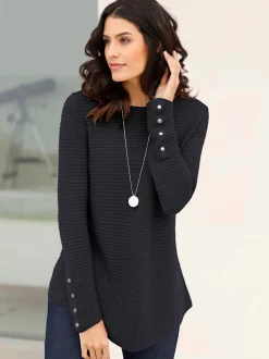 Pull long col rond à motifs côtelés et boutons décoratifs