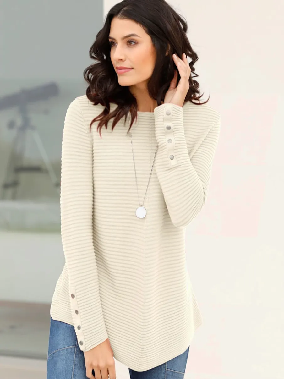 Pull long col rond à motifs côtelés et boutons décoratifs