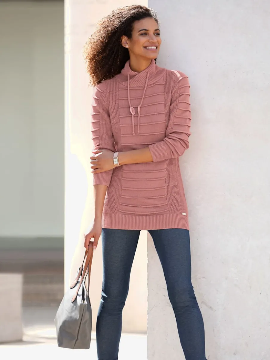 Pull long col roulé manches longues motif structuré moderne