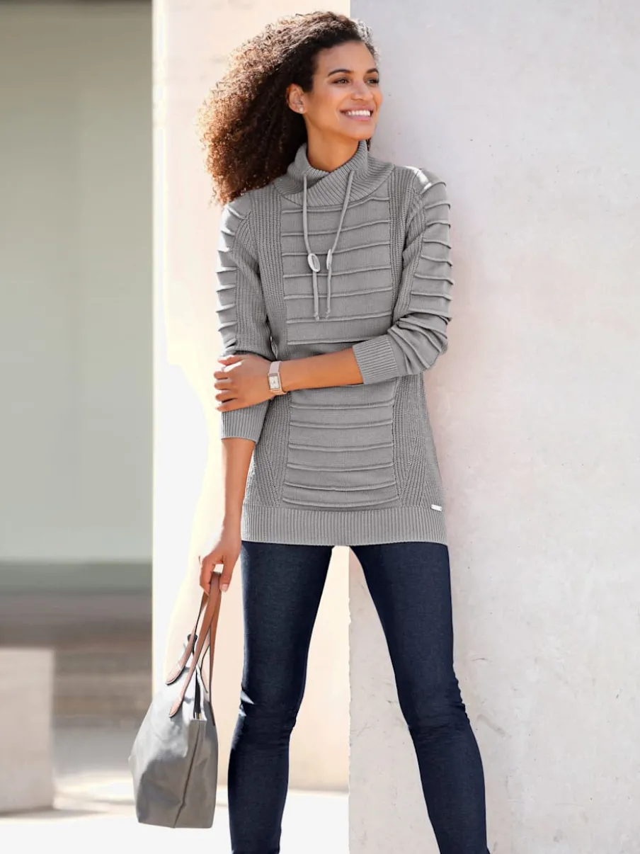 Pull long col roulé manches longues motif structuré moderne